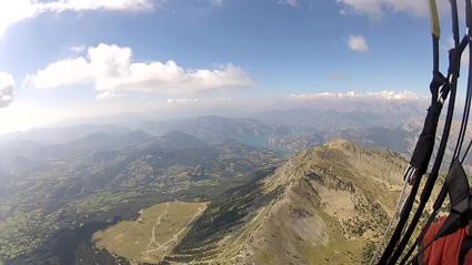 Massif de la Blanche - au fond, le lac de Serre Ponon - 55.7 ko